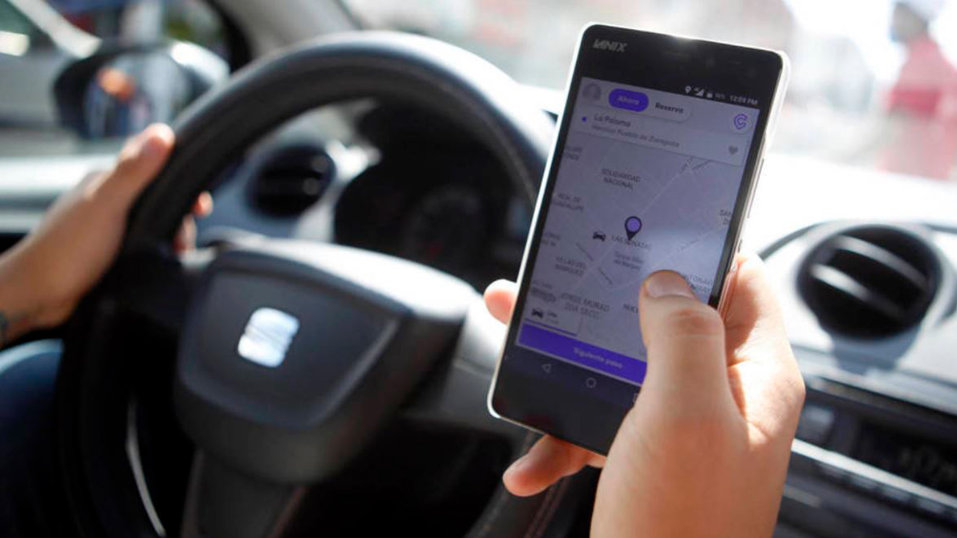 driver using what 3 words app to locate someone