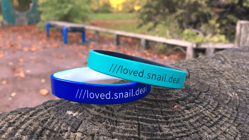 Personalised what3words blue bracelet